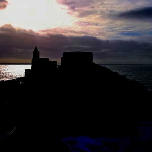 Château italien en bord de mer en contre jour - Italie  - collection de photos clin d'oeil, catégorie paysages